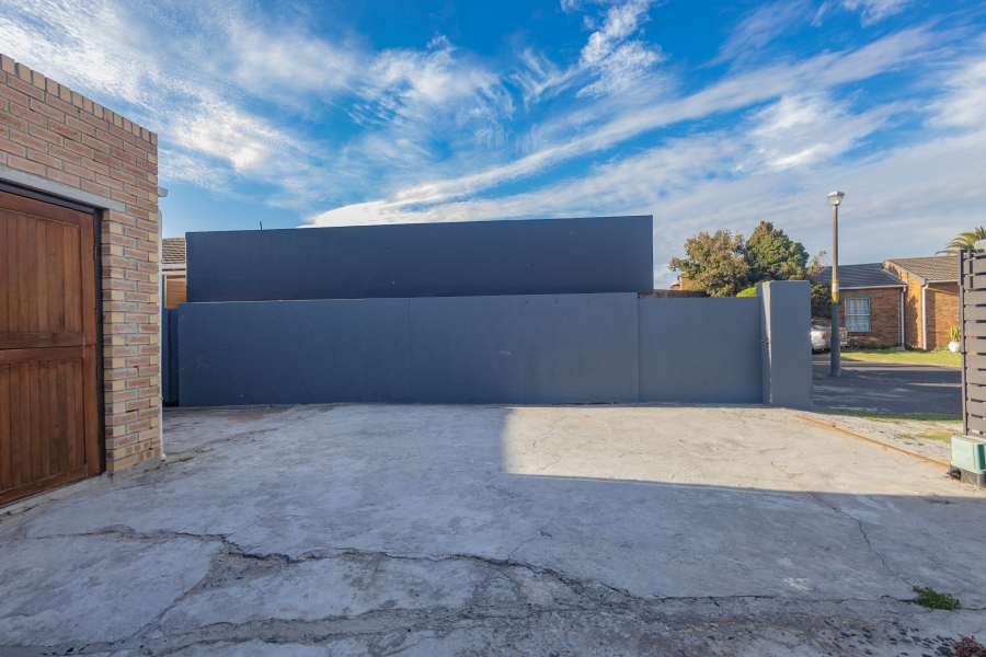 3 Bedroom Property for Sale in Glenwood Western Cape